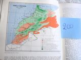 un livre contenant une carte du pays sur laquelle figure une annotation