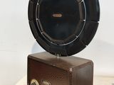 an old radio sitting on top of a wooden table