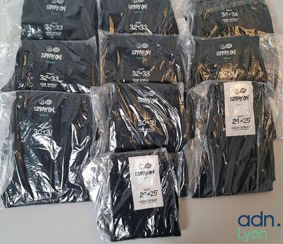 Lot à retirer à Décines-Charpieu (69150) ou expédition possi…