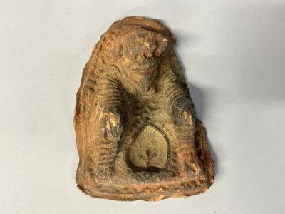 Hanuman ou Singe sur le dos Lampe à huile zoomorphe en terre…