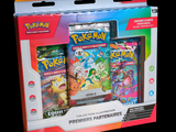 deux paquets de cartes Pokémon dans la boîte