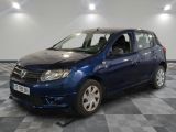 la photo d'une voiture bleue garée dans un garage