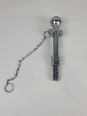 une boule et une chaîne en métal fixées à un porte-clés