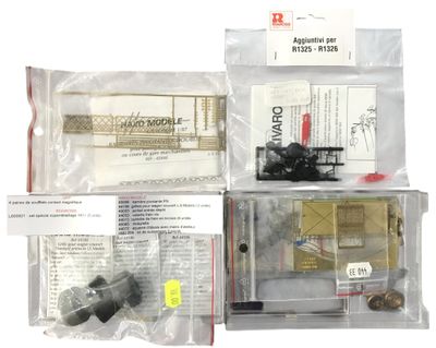 une photo d'un train miniature dans un sac en plastique