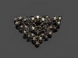 une broche ancienne sertie de diamants