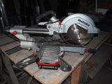a picture of a circular saw sitting on a workbench