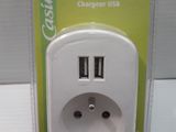 un chargeur blanc équipé de deux ports USB