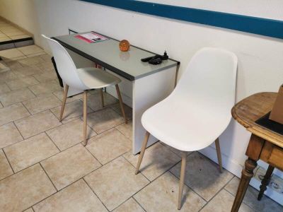 Ensemble de mobilier comprenant: