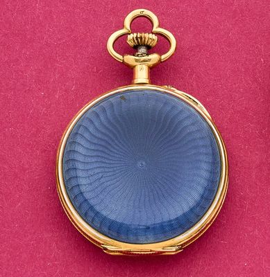 MONTRE DE COL en or jaune (750) à cadran émaillé blanc à chiffres arab - Photo 1