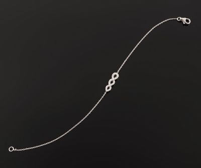 un bracelet en or blanc 18 carats serti de diamants