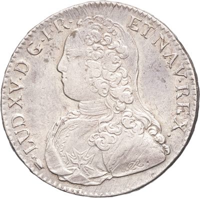gros plan d'une pièce de monnaie sur fond blanc