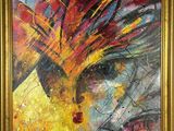un tableau représentant un coq, dans un cadre doré, accroché au mur