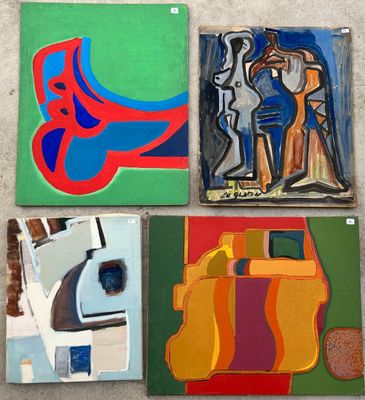 Quatre tableaux de couleurs et de formes différentes sont posés sur une table.