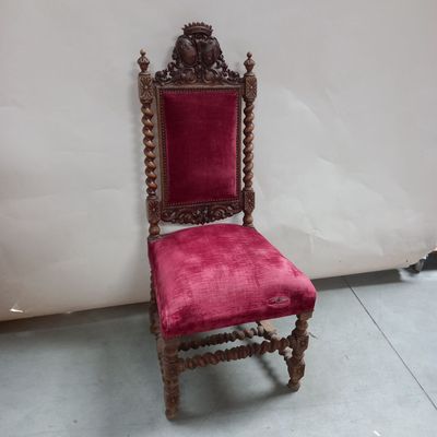 Chaise en bois fruitier à dossier armoiriée de mariage et co…