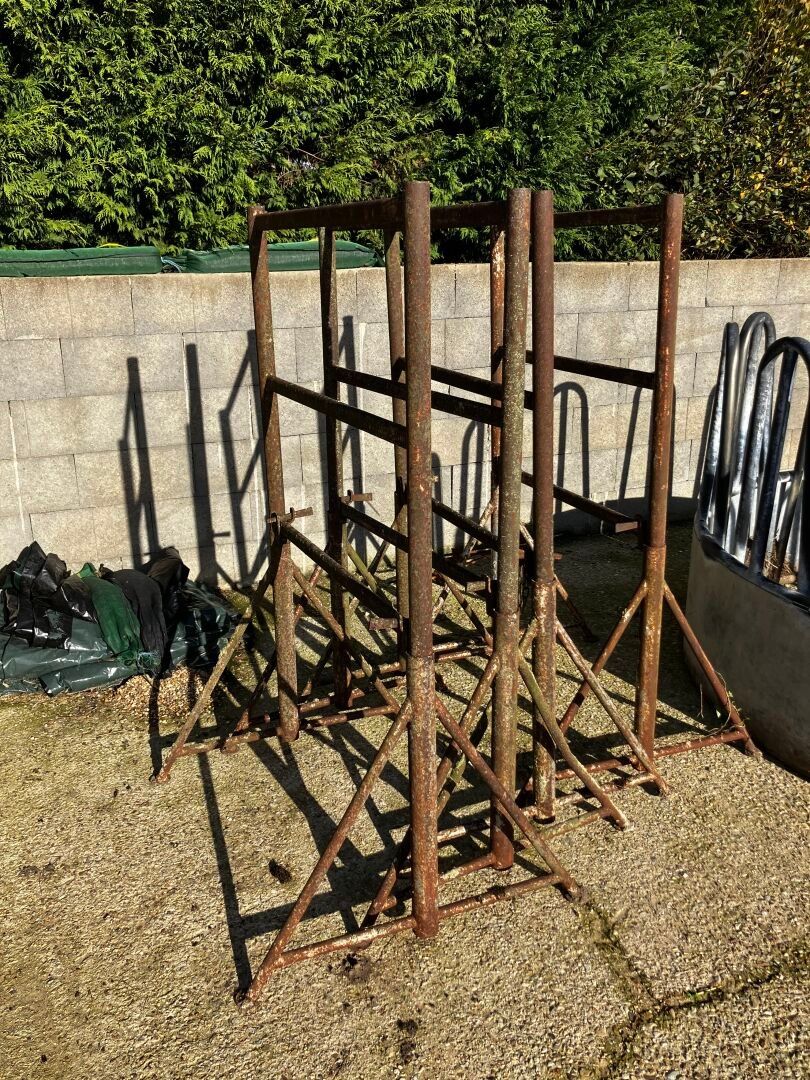 4 TRÉTEAUX hauts de maçon