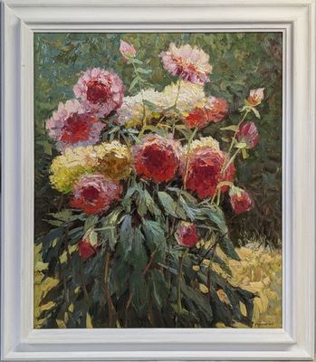 une peinture à l'huile représentant un bouquet de fleurs, dans un cadre blanc