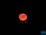 une pleine lune qui brille dans le ciel nocturne