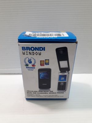 emballage d'un téléphone portable flambant neuf dans une boîte bleue