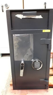 COFFRE-FORT ouvrant à une porte à ouverture par code Haut. - Photo 1