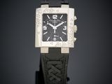 une image représentant une montre au cadran noir