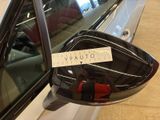 a sticker on the side mirror of a car that says vauto