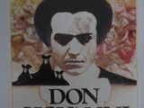 L'affiche du film « Don Giovannini » est accrochée au mur.