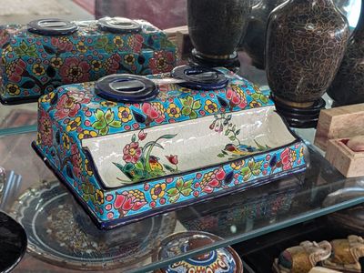 many vases and other decorative items on a glass table