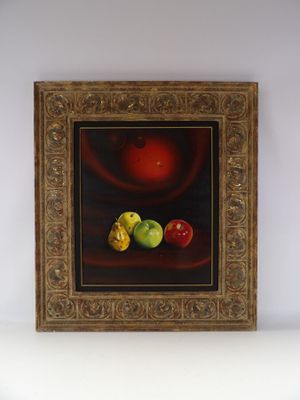 un tableau représentant deux pommes et une pomme posées sur une table