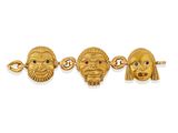 un gros plan sur trois bracelets en or ornés de pierres de différentes couleurs