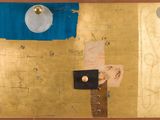 une image représentant un tableau sur lequel figure une croix avec une lune en arrière-plan