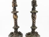 paire de bougeoirs anciens en bronze représentant une femme et un homme