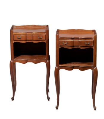 paire de tables de chevet françaises en noyer du XIXe siècle
