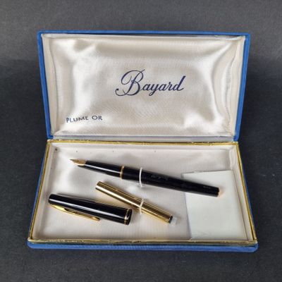 an image of a box with two pens and a notepad