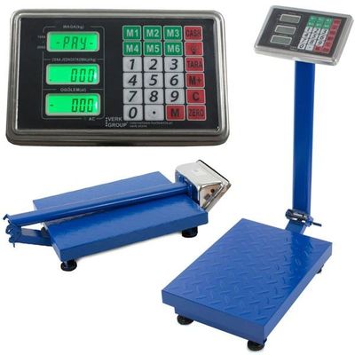 une balance bleue sur laquelle se trouve une calculatrice