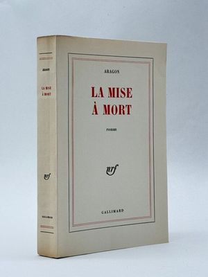 un livre posé sur une surface blanche