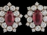 une paire de boucles d'oreilles en rubis et diamants