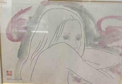 un dessin représentant une femme aux cheveux longs, dans un cadre doré