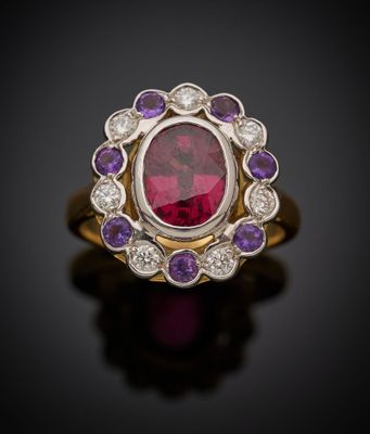 Bague ovale en rubis et diamants