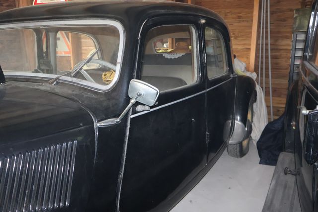 Véhicule particulier CITROEN Traction 11B immatriculé 2511 KS 19,...
