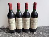 trois bouteilles de vin rouge posées sur une table