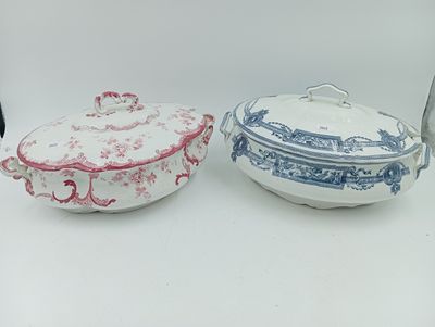 paire de plats à couvercle en porcelaine bleue et blanche, munis d'anses