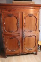 Armoire buffet genre provençal à trois portes moulurées, cor… (photo 2)