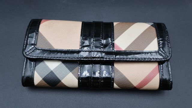 BURBERRY – Portefeuille/carte/monnaie en toile et verni. Neuf