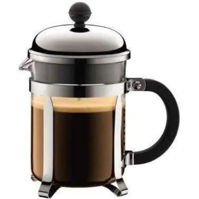 une cafetière à piston en verre avec une poignée noire