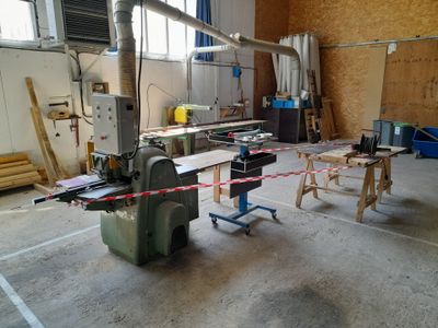a machine that is sitting in the middle of a room