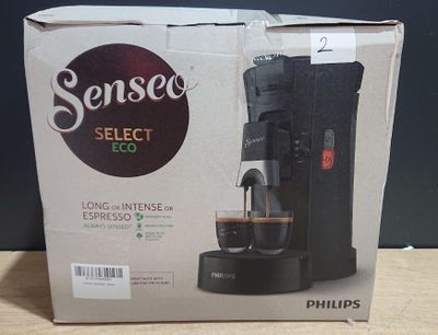 emballage d'une cafetière posée sur une table en bois