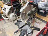 la photo d'une machine posée sur le sol