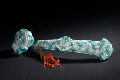 a glass pipe that is sitting on a table