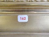 une photo d'une plaque en or sur laquelle figure un numéro