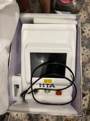 une boîte contenant un ordinateur